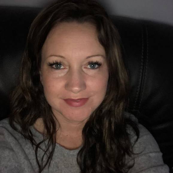 Meet your Posher, Sandy - Picture 1 of 1